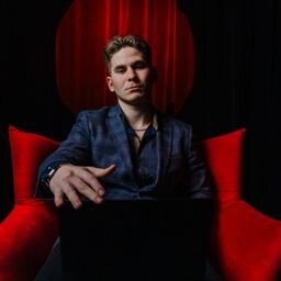 Авитолог Влад Иванчук